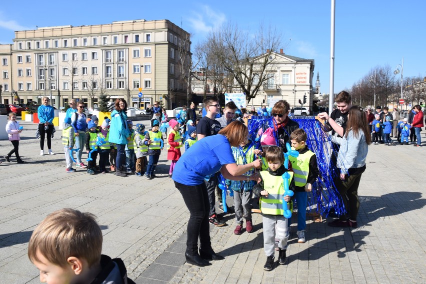 „Przystanek autyzm” to happening w Dzień Autyzmu na placu...