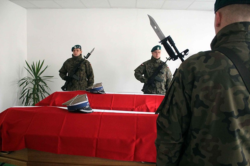 Wyprowadzenie szczątków Żołnierzy Wyklętych z Zakładu Medycyny Sądowej w Lublinie (ZDJĘCIA) 