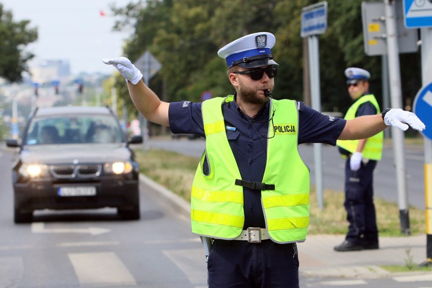 Policjanci z lubelskiej drogówki walczą o zwycięstwo. Jedną z konkurencji było kierowanie ruchem drogowym (ZDJĘCIA)