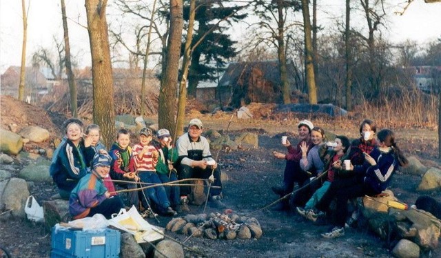 Sprzątanie parku w Dzikowie odbywa się cyklicznie od 2004 roku. Spotykają się na nim młodsi i starsi mieszkańcy wsi. Pracę kończy zawsze wspólne ognisko.