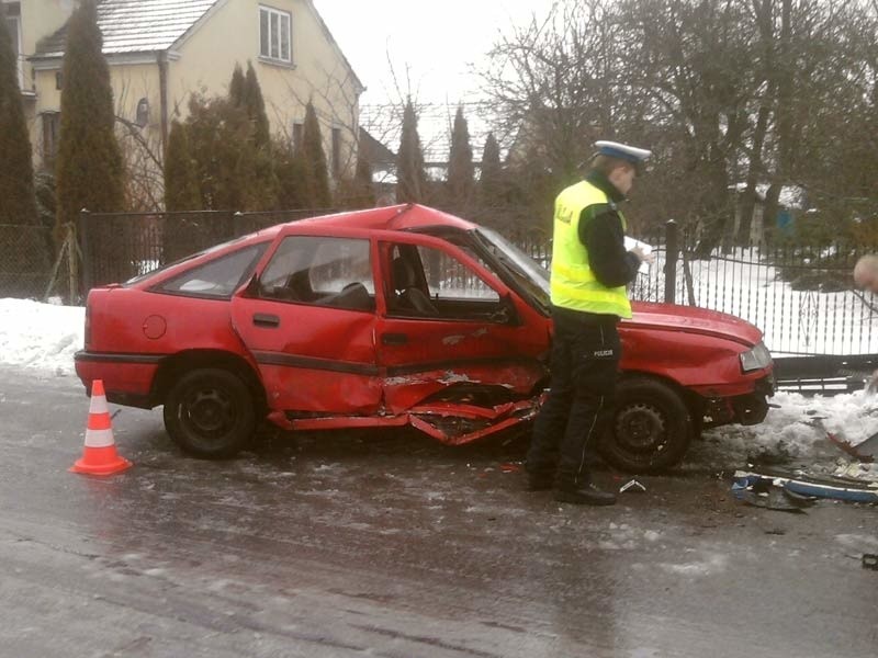 - Jej auto zjechało na przeciwległy pas ruchu i uderzyło...