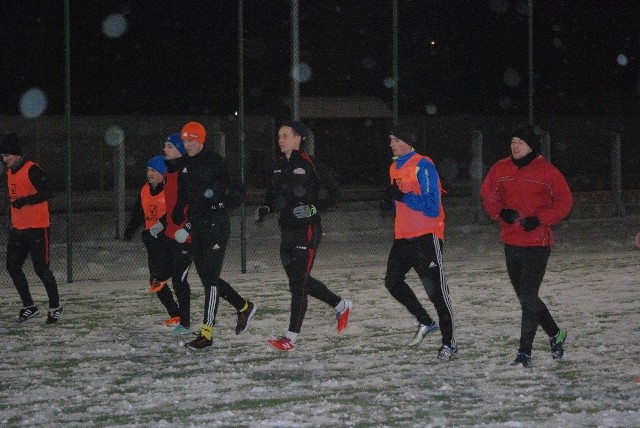 Piłkarza GKS Rudki przygotowują się do rundy wiosennej. Powalczą o awans do czwartej ligi.