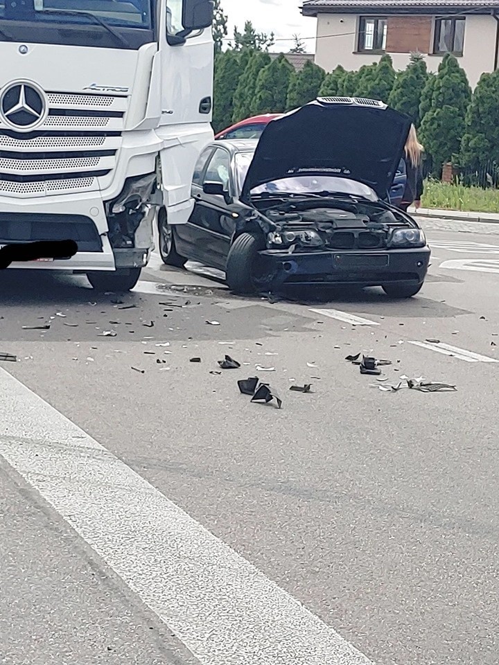 Wypadek na skrzyżowaniu w Knyszynie. Zderzenie BMW z...