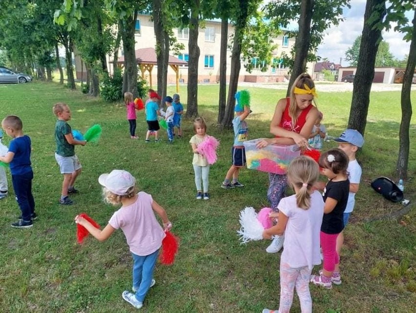 Półkolonie z Klementyną odbywają się w szkołach, dzieci...