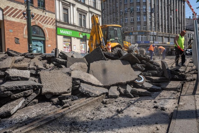 W maju Basztową remontowano na odcinku od Długiej do Dworca Głównego