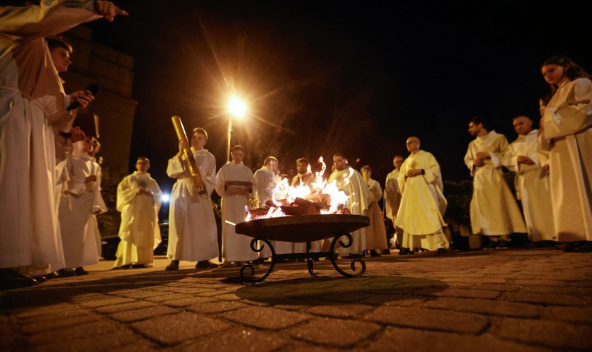Przepiękna Liturgia Wigilii Paschalnej u dominikanów w Rzeszowie. Zobaczcie zdjęcia!
