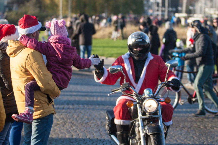 Mikołaje na motocyklach 2017 w Trójmieście. Wielka parada motomikołajów 3.12.2017 [zdjęcia]