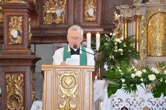 Podczas wszystkich niedzielnych mszy św. ks. Andrzej Hanich odczytał posumowanie 11-letniej pracy w Prószkowie.