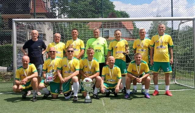 Reprezentacja Zielonej Góry zdobyła srebrny medal mistrzostw Polski oldbojów w piłce nożnej.