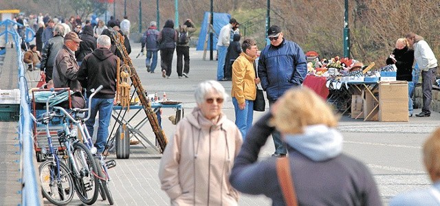 Wczoraj na Bulwarze Szymańskiego handlowano w najlepsze.