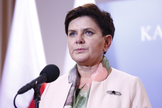 Spotkanie premier beaty szydlo z przedstawicielami nszz solidarnosc centrum dialogu spolecznego kprm polityka rzad pielegniarki zwiazki rozmowy negocjacjenz - beata szydlofot marek szawdyn/polska press