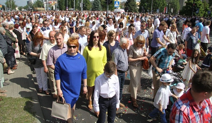 W największej stalowowolskiej procesji ulicami miasta...