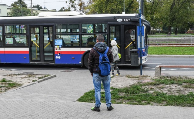 Jeśli autobus się spóźni, pasażer ma prawo zamówić Ubera i domagać się od przewoźnika zwrotu pieniędzy - orzekł sąd.