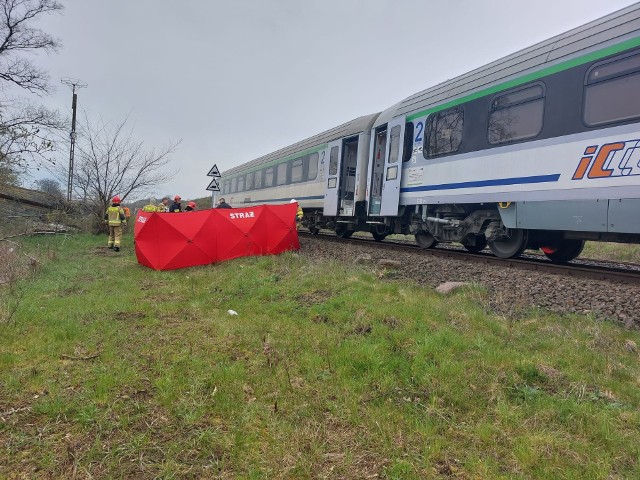 Do tragedii doszło w czwartek, 13 kwietnia, na torach w rejonie miejscowości Czechów.