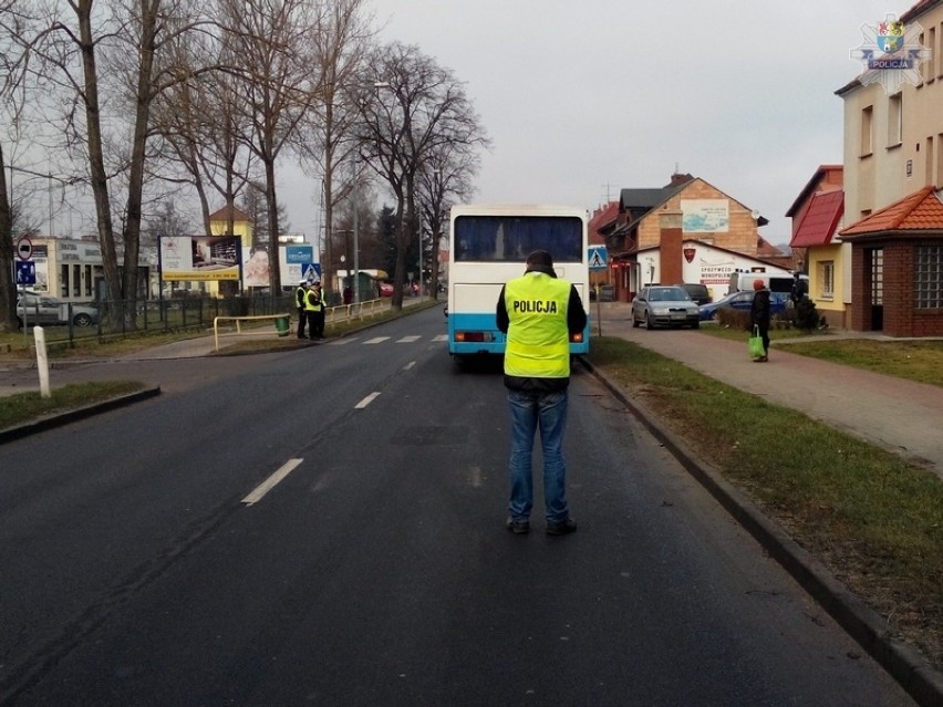 Lębork: Zmarła 72-latka potrącona przez autobus na przejściu dla pieszych [ZDJĘCIA, FILM]