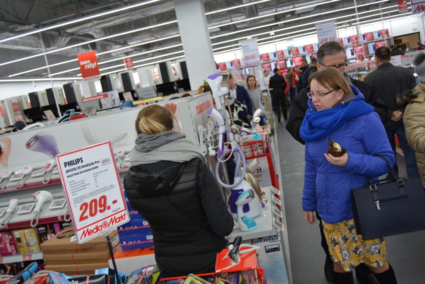 Otwarcie Bursztynowa Park w Ostrołęce: tak wyglądają sklepy Decathlon, Media Markt, Smyk, Jysk, Komfort i Komfort Łazienki [ZDJĘCIA+WIDEO]