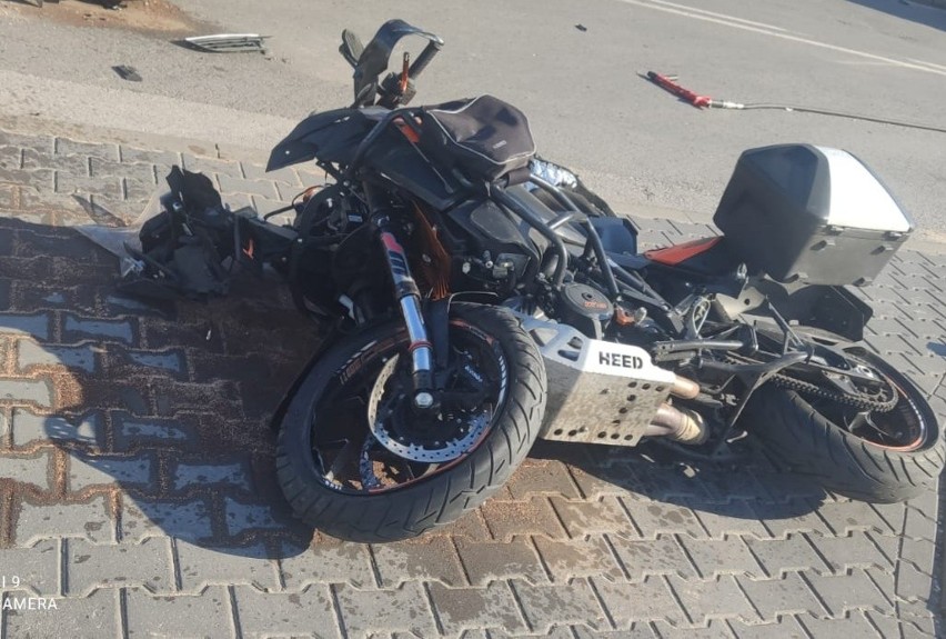 Wypadek w miejscowości Nieświń. Rannego motocyklistę zabrał śmigłowiec