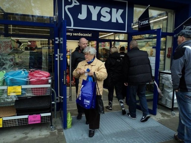JYSK otworzył swój sklep w 2018 roku w Zawierciu. Sklepy tej sieci pojawiły się także m.in. w Jaworznie oraz Krakowie