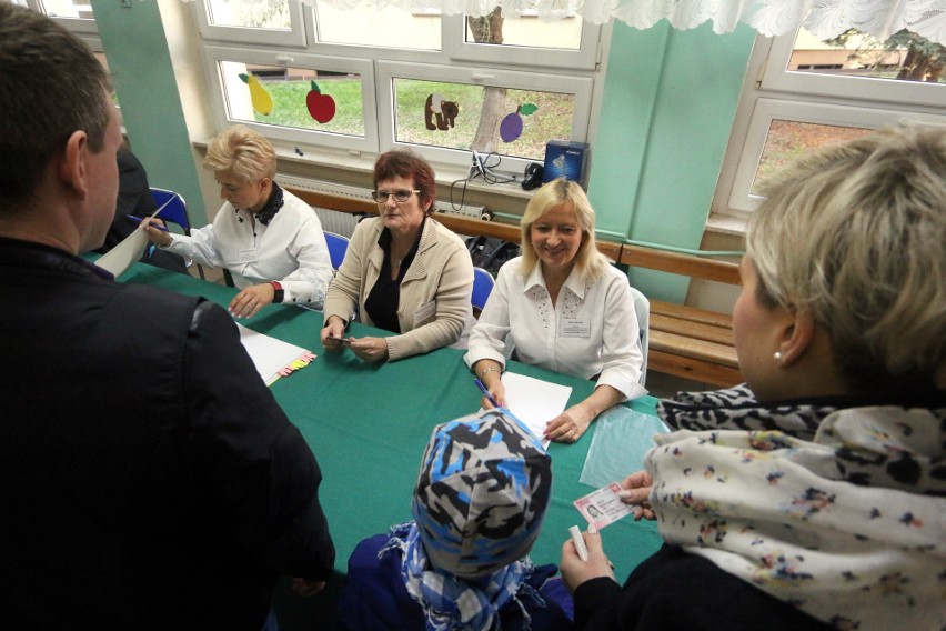 Wybory 2018 w Lublinie. Coraz tłoczniej w lokalach wyborczych (ZDJĘCIA)