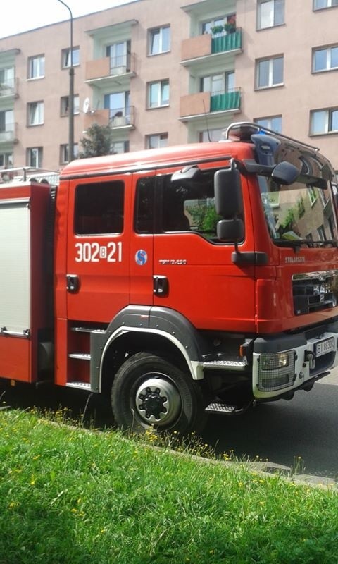 Białystok. Pożar w wieżowcu przy ul. Broniewskiego. W środku była kobieta [ZDJĘCIA]