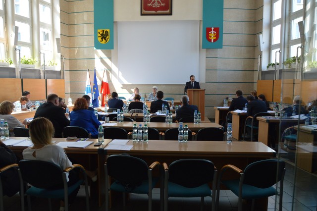 XLV sesja Rady Miasta Gdyni. Koncesje na alkohol i polityka retencyjna była przedmiotem dzisiejszego posiedzenia