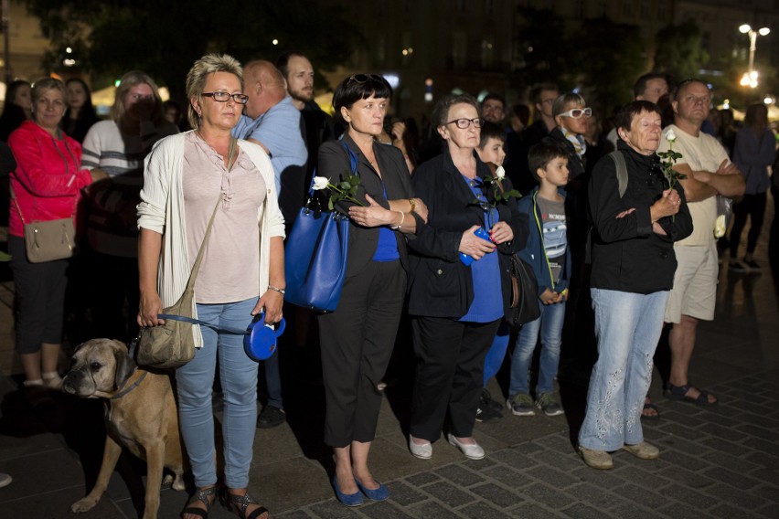 "Bierność to przyzwolenie". Kolejny protest KOD w Krakowie [ZDJĘCIA, WIDEO]