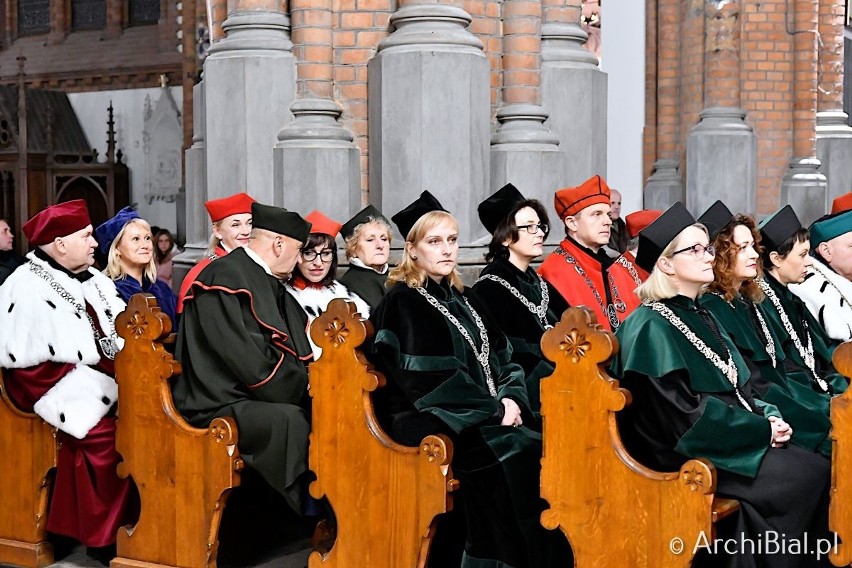 Studenci i wykładowcy Mszą św. zainaugurowali nowy rok akademicki (zdjęcia)         