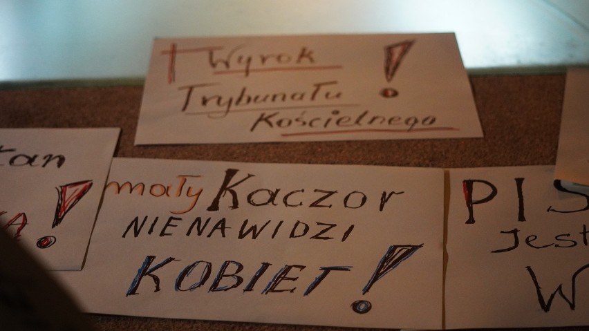 Strajk Kobiet w Białymstoku. Tłumy szły w czarnym spacerze. W Warszawie wielka mobilizacja. Jest liczna delegacja z Podlasia 30.10.2020