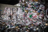 Ceny za odbiór śmieci rosną jak szalone. Najdrożej jest w Tomaszowie, Konstantynowie i Łęczycy (RAPORT UOKIK)
