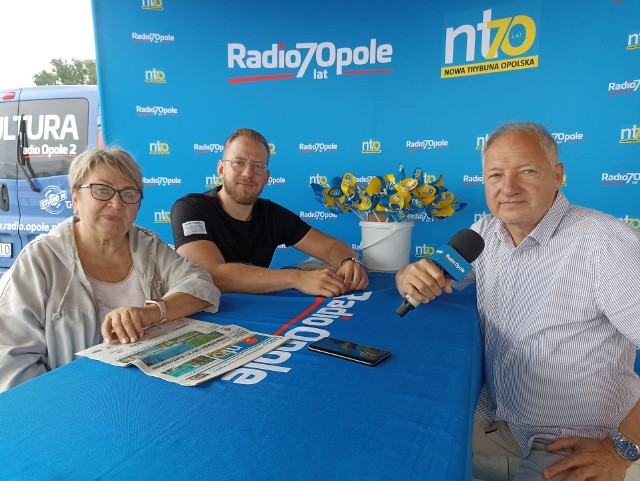 Od lewej: wójt Izbicka Brygida Pytel, Mateusz Majnusz (nto) i Krzysztof Dobrowolski (Radio Opole).