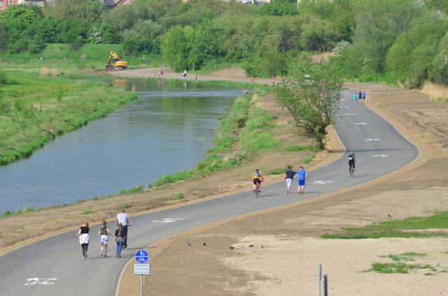 15.05.2017 poznan ww wartostrada  widok z mostu rocha droga sciezka rowerowa rower warta rzeka. glos wielkopolski. fot. waldemar wylegalski/polska press