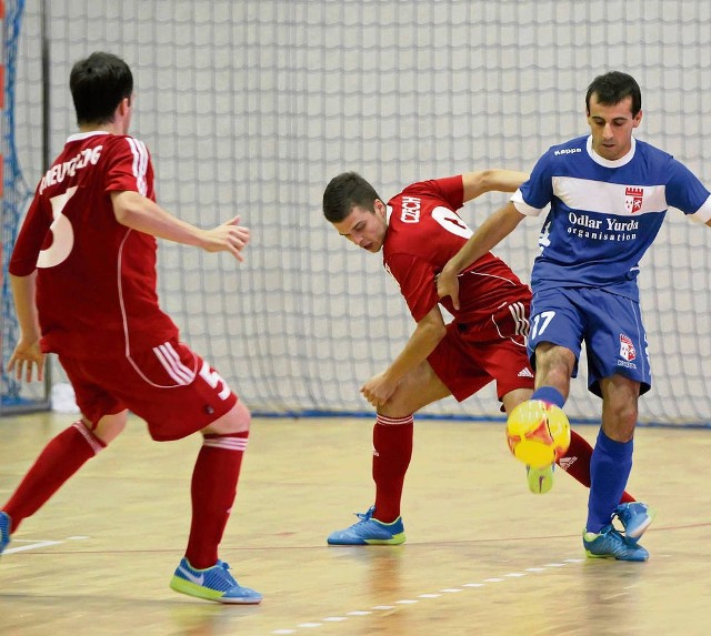 Zawodnicy Wisły (czerwone stroje) mają nowego szkoleniowca