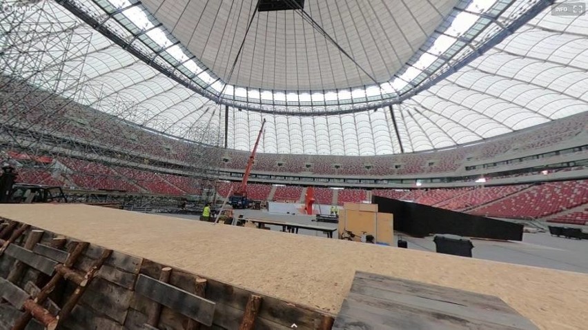 Wdzięczni Bohaterom. Stadion Narodowy zmienił się w pole bitwy. Okopy i zasieki gotowe na inscenizację Bitwy Warszawskiej