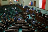 Aborcja, polowanie z dziećmi, kary za edukację seksualną - tym zajmą się posłowie po Wielkanocy. To tematy zastępcze w dobie epidemii?