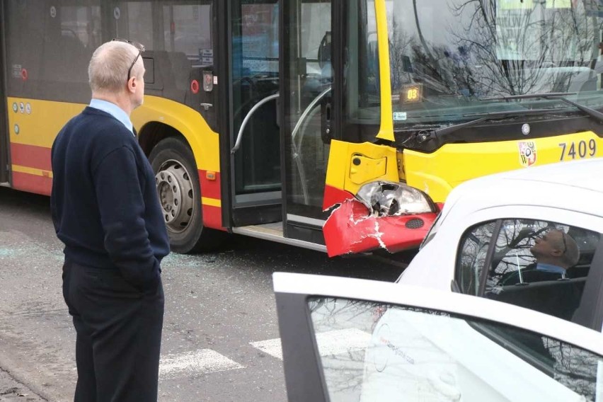 Wypadek autobusu MPK na Brucknera. Kierowca nie zahamował