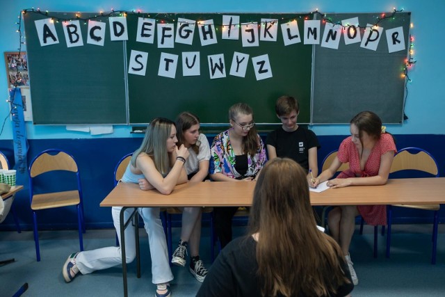 W III LO w Bydgoszczy rekrutacja do klas I wypadła bardzo dobrze. Tymczasem obecni pierwszoklasiści integrowali się we wtorek (22 czerwca) podczas turnieju o puchar dyrektora szkoły. Tematem były seriale Netflixa.