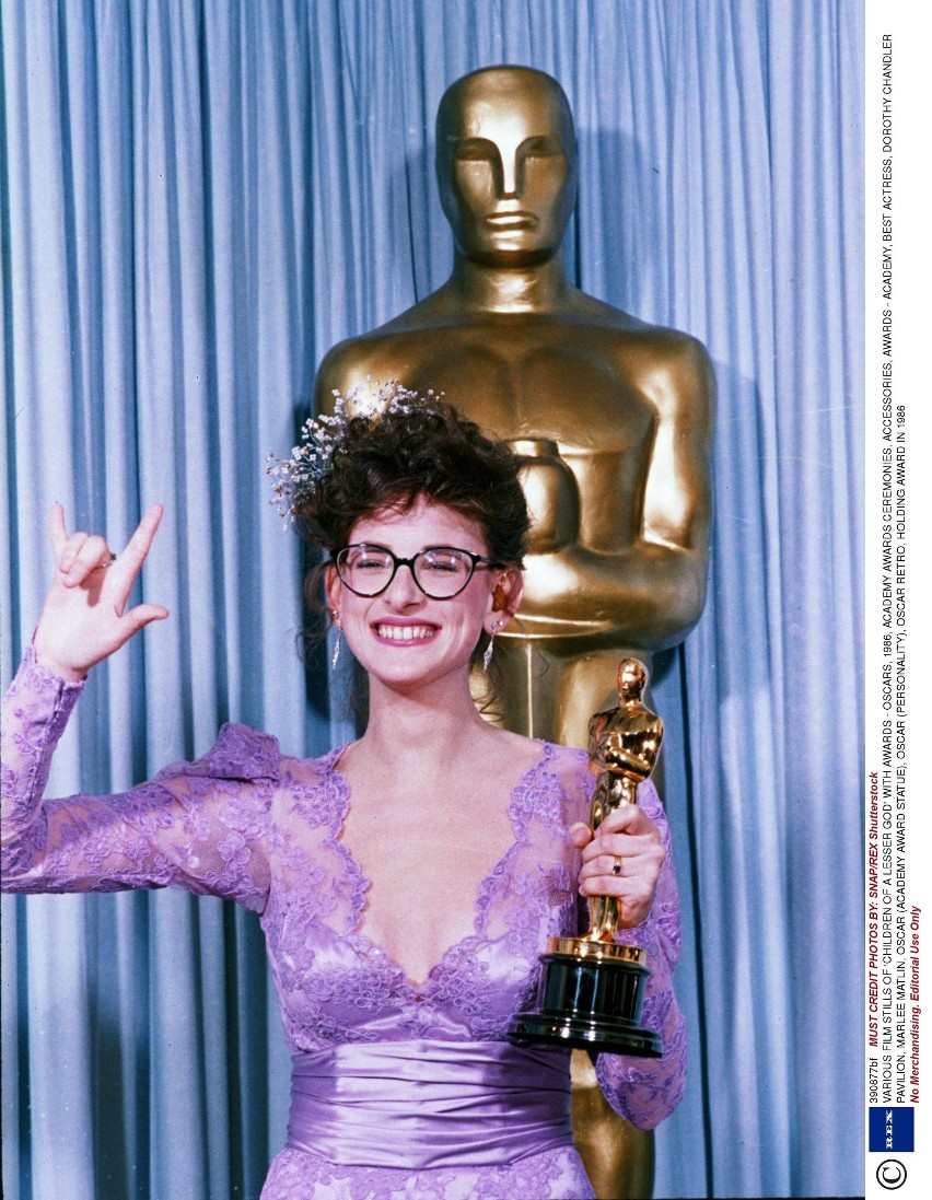 Oscary 2023: Historia najważniejszej nagrody filmowej. Gwiazdy kochają czerwony dywan! Zdjęcia archiwalne, wpadki, ciekawostki, skandale