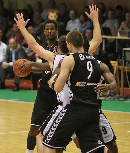 W piątym meczu pólfinalów play off koszykarskiej ekstraklasy...