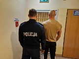 Policja zatrzymała dwóch internetowych oszustów. Chcieli wyłudzić telefony na dane innych osób 