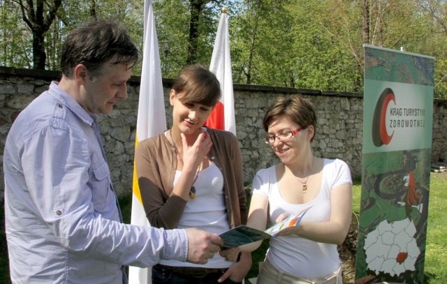 Robert Biernacki promował podczas imprezy Fundację Jaśka Meli natomiast Alina Kołodziej i Monika Bęczkowska z Wyższej Szkoły Ekonomii i Prawa w Kielcach, promowały turystykę zdrowotną w województwie świętokrzyskim.