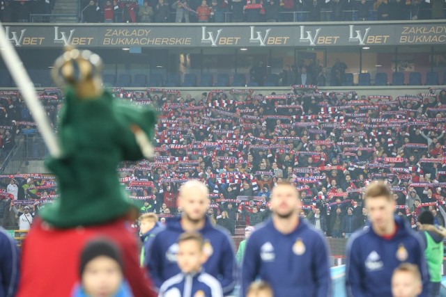 Wisła Kraków spłaciła zaległą kwotę za wynajem stadionu przy ul. Reymonta na mecz z Lechem Poznań.