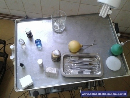 Dolny Śląsk: Fałszywy dentysta leczył zęby bez uprawnień [ZDJĘCIA]
