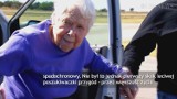 Ma 91 lat i skacze ze spadochronem