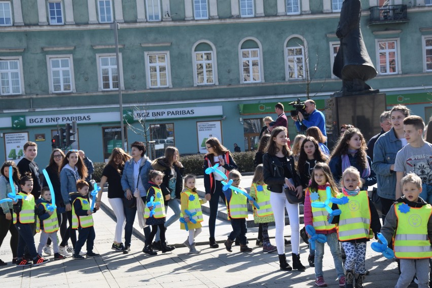 „Przystanek autyzm” to happening w Dzień Autyzmu na placu...