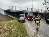 Kraksa na zjeździe w obwodnicy Jędrzejowa. Były utrudnienia