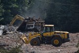 Burzą cechownię i szyb kopalni Anna w Pszowie ZDJĘCIA Ciężki sprzęt równa budynki z ziemią