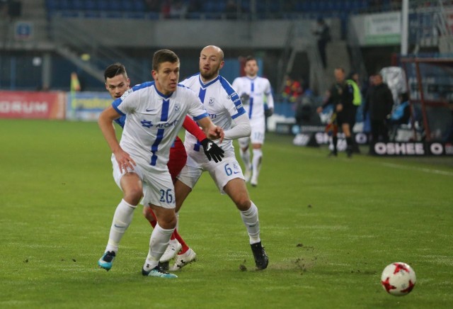 03.12.2017gliwicelotto ekstraklasa 18 kolejkapiast gliwice - lech poznannz 26 rafal janicki,  6 lukasz traklalucyna nenow /dziennik zachodni/ polska press *** local caption *** piast gliwice - lech poznannz 26 rafal janicki,  6 lukasz trakla