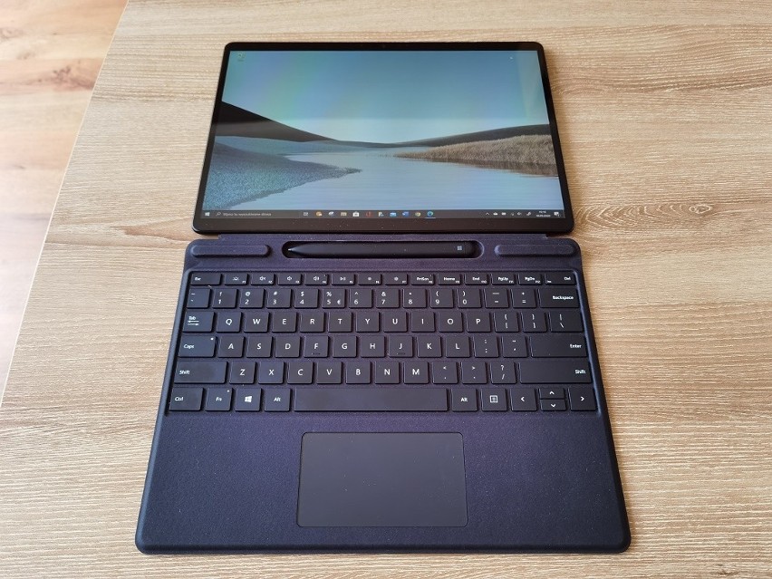 Hybrydowy Surface Pro X – urządzenie 2 w 1, które łączy świat mobilny z PC. Test, recenzja