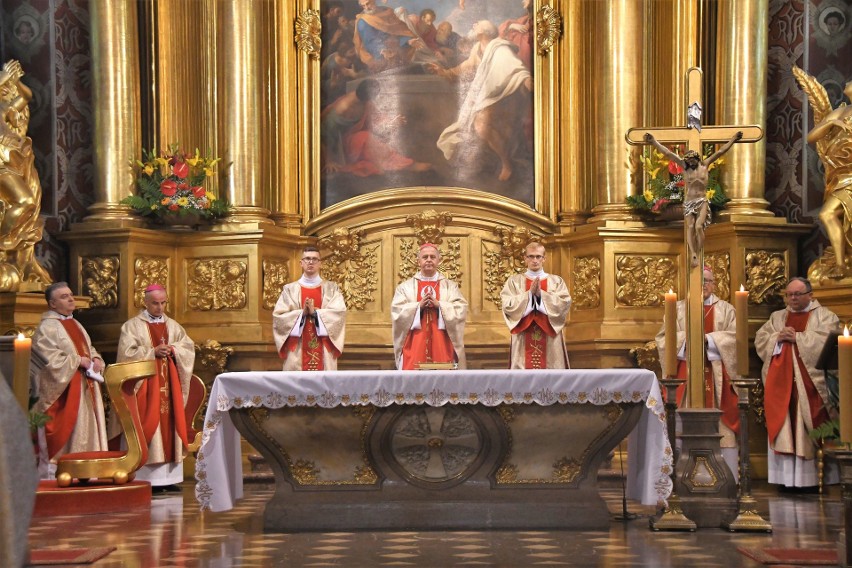 Pierwsza Komunia Święta 2020. Jest nowe zarządzenie w diecezji kieleckiej. Wiemy, kiedy można ją zorganizować [ZDJĘCIA]