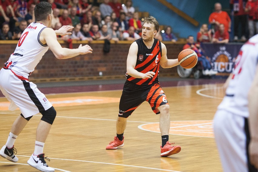 STK Czarni Słupsk - WKK Wrocław 77:71. Remis 1:1 w serii play-off